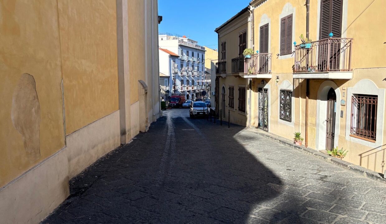 WhatsApp Image 2025-11-18 at 09.50.42 (2)